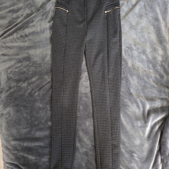 Women's Gray Houndstooth Pants - Picture 2 of 12
